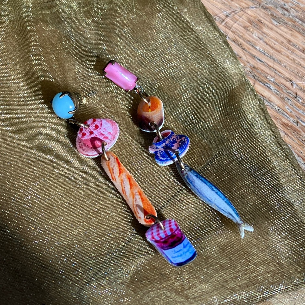 Haricot Vert dangle earrings set! Retails for $98